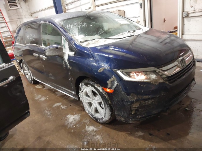 Honda Odyssey 2018 VIN 5FNRL6H72JB057922