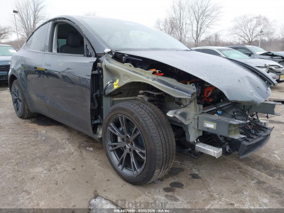 Tesla Model y 2024 7SAYGDEE8RA300958