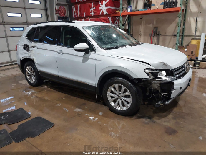 Volkswagen Tiguan 2018 VIN 3VV3B7AX1JM067427