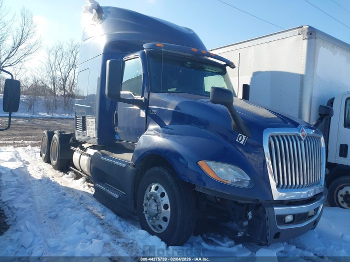 International   2019 VIN 3HSDZAPR2KN604006