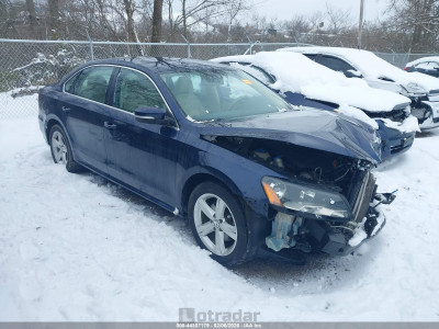 Volkswagen Passat 2013 1VWBH7A38DC122917