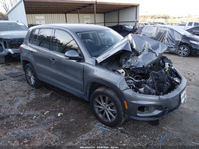 Volkswagen Tiguan 2017 WVGAV7AX6HK049256