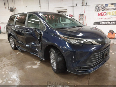 Toyota Sienna 2024 5TDKSKFC5RS136232