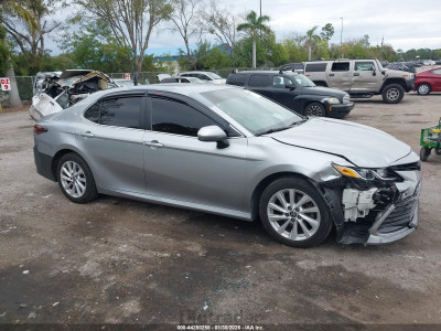 Toyota Camry 2022 4T1C11AK7NU672875