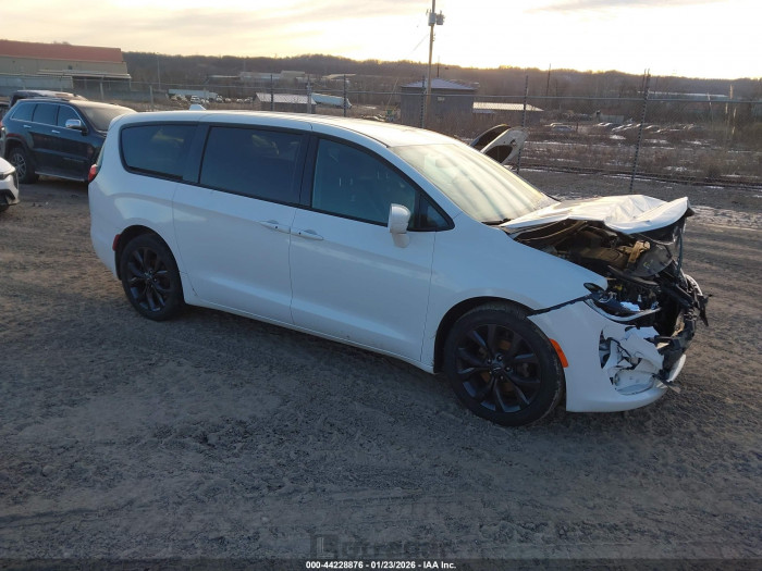 Chrysler Pacifica 2019 VIN 2C4RC1FG0KR583610