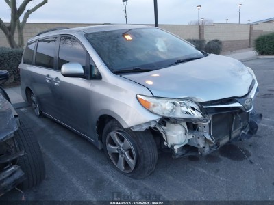 Toyota Sienna 2018 VIN 5TDKZ3DC7JS902633
