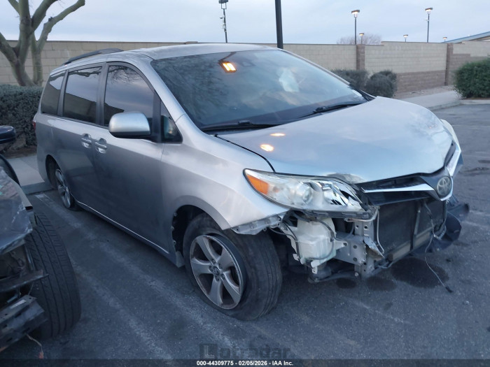 Toyota Sienna 2018 VIN 5TDKZ3DC7JS902633