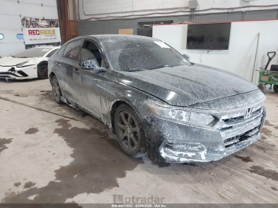 Honda Accord 2019 1HGCV1F33KA097621