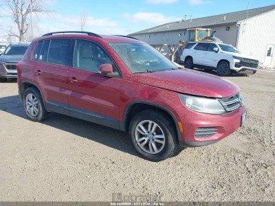 Volkswagen Tiguan 2016 WVGAV7AX1GW069681