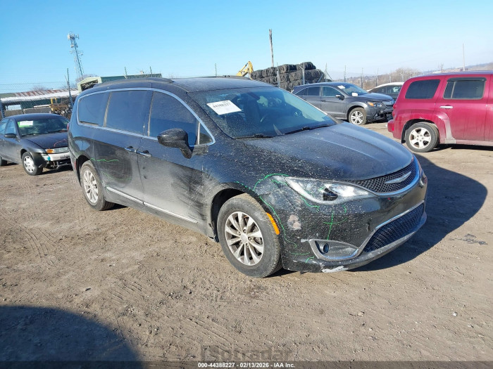Chrysler Pacifica 2017 VIN 2C4RC1BG3HR526672