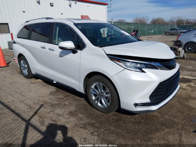 Toyota Sienna 2024 5TDZRKEC0RS189495