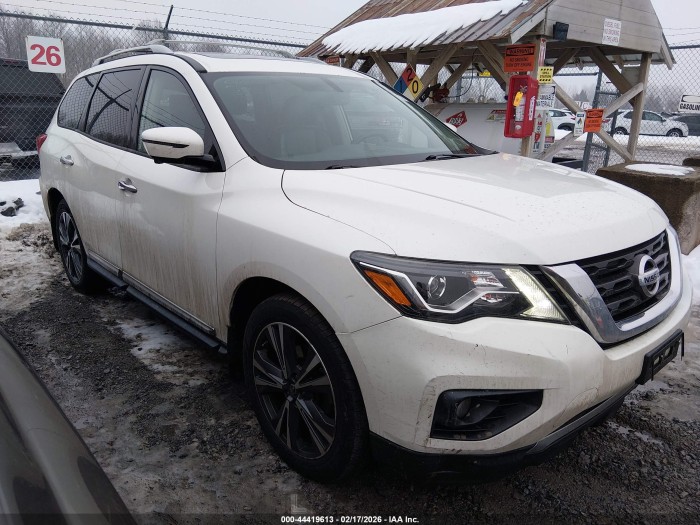 Nissan Pathfinder 2018 VIN 5N1DR2MM6JC631458