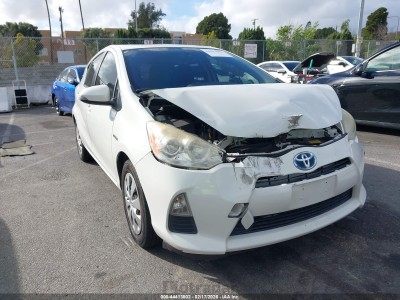Toyota Prius c 2013 VIN JTDKDTB31D1554718