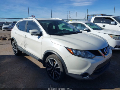 Nissan Rogue 2017 JN1BJ1CRXHW118106