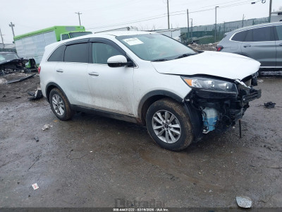 Kia Sorento 2019 5XYPGDA3XKG559711