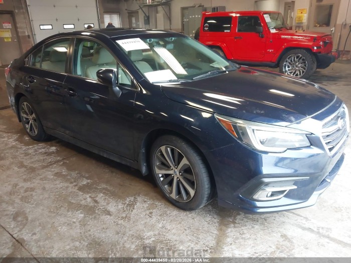 Subaru LEGACY 2018 VIN 4S3BNAN62J3007447