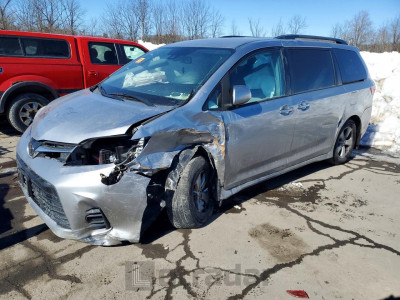 Toyota Sienna 2018 5TDKZ3DC6JS916152