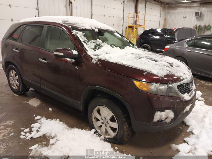 Kia Sorento 2013 VIN 5XYKT3A18DG383825