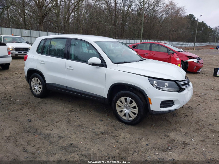 Volkswagen Tiguan 2017 VIN WVGAV7AX6HK046602