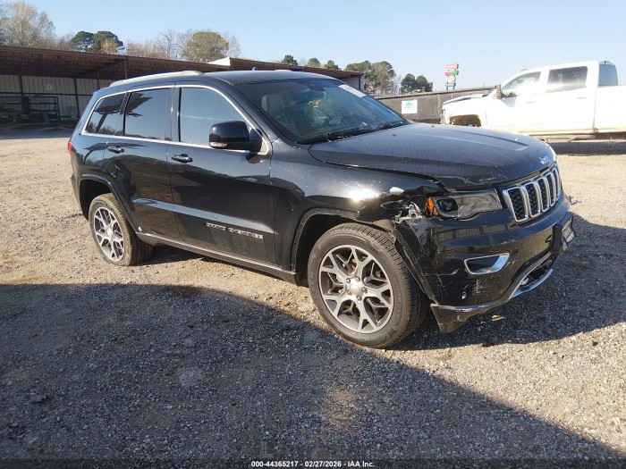 Jeep Grand cherokee 2018 VIN 1C4RJFBG4JC378940