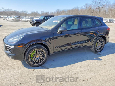 Porsche  2017 WP1AE2A26HLA72671