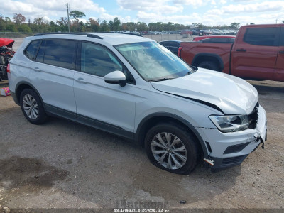 Volkswagen Tiguan 2018 3VV0B7AX0JM058334