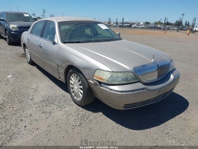 Lincoln TOWN CAR 2003 VIN 1LNHM82W83Y627893