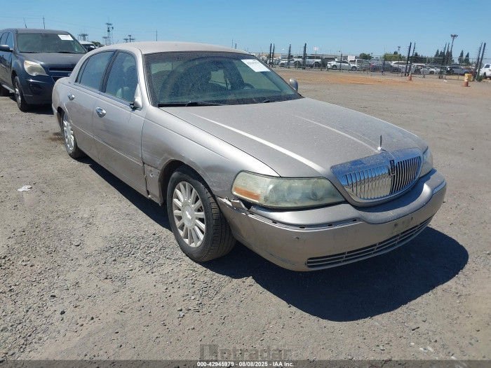 Lincoln TOWN CAR 2003 VIN 1LNHM82W83Y627893