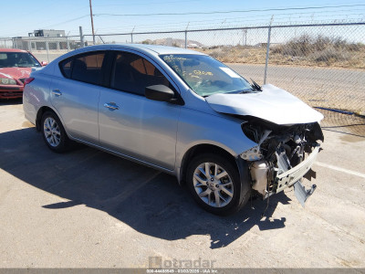 Nissan Versa 2018 3N1CN7AP9JL819454