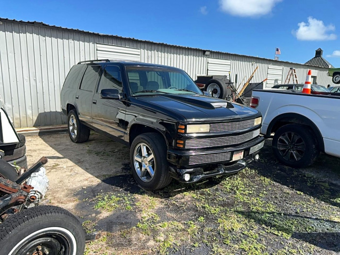Chevrolet Tahoe 1999 VIN 1GNEK13R1XJ364438