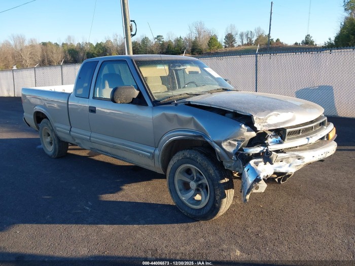 Chevrolet S-10 pickup 2000 VIN 1GCCS19W2Y8229958