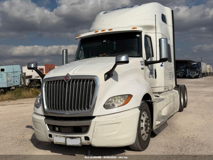 International   2018 VIN 3HSDZAPR9JN422026
