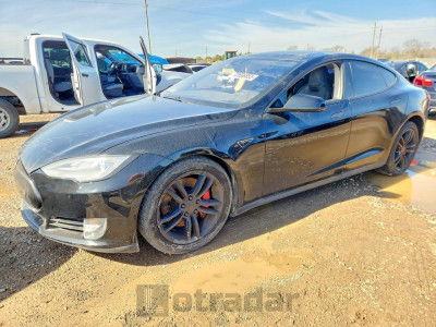 Tesla Model s 2015 5YJSA1S13FF100329