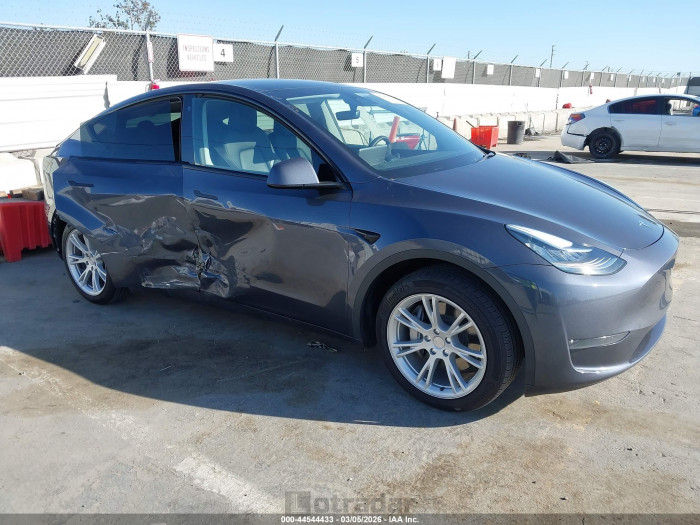 Tesla Model y 2023 VIN 7SAYGDEE7PA118245