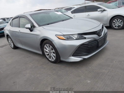 Toyota Camry 2018 4T1B11HKXJU649375