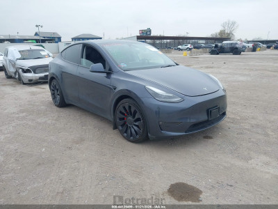 Tesla Model y 2022 7SAYGDEF0NF379659