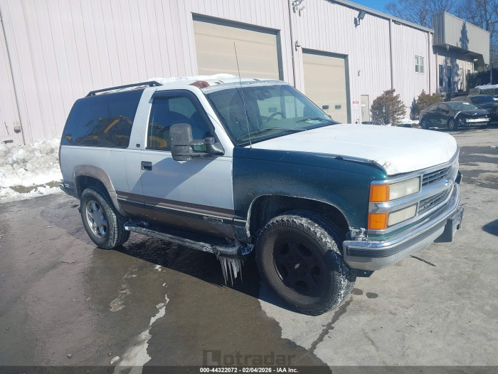 Chevrolet Tahoe 1996 VIN 3GNEK18R7TG150526
