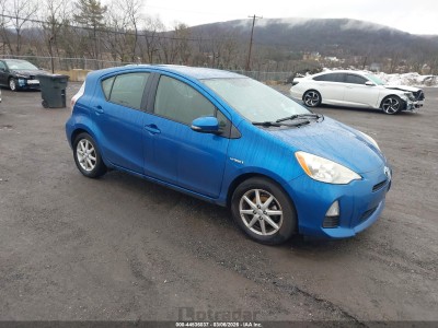 Toyota Prius c 2013 VIN JTDKDTB31D1035975