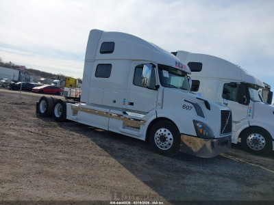 Volvo  2016 4V4NC9EH5GN944491