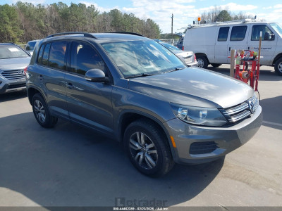 Volkswagen Tiguan 2016 WVGAV7AX1GW604962