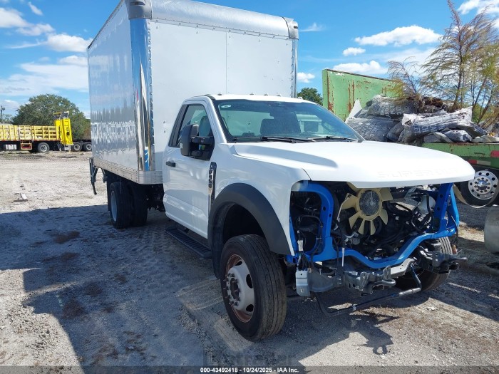 Ford F450 2023 VIN 1FDUF4GN7PEC82168