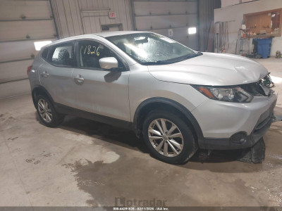 Nissan Rogue 2018 JN1BJ1CR3JW283940