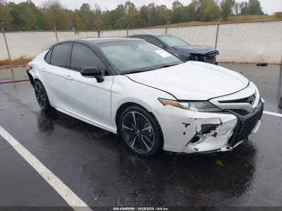 Toyota Camry 2018 4T1B61HK4JU066429