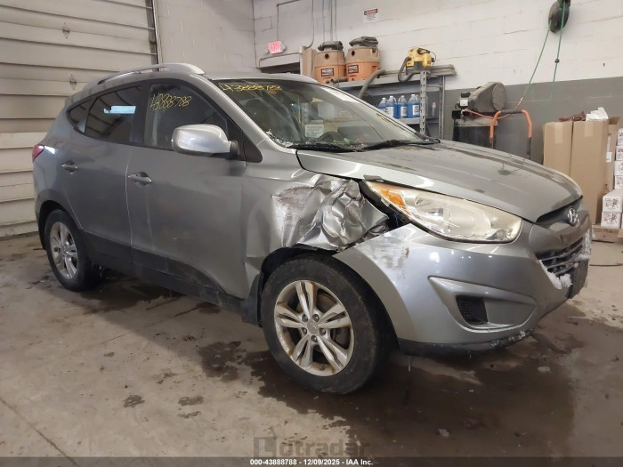 Hyundai Tucson 2010 VIN KM8JUCAC4AU061053