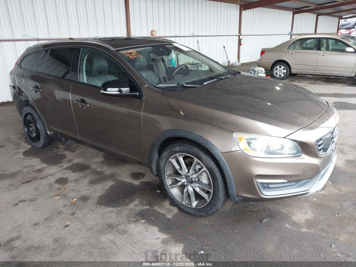 Volvo V60 cross country 2015 VIN YV4612HK7F1000389