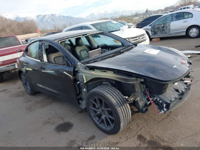 Tesla Model 3 2018 5YJ3E1EB7JF183723