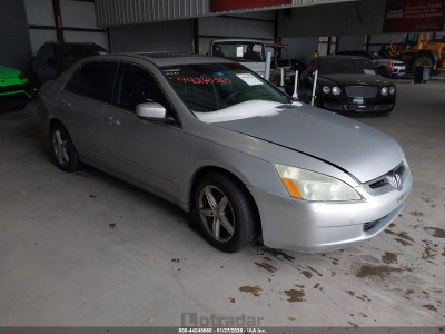 Honda Accord 2004 1HGCM56624A158352