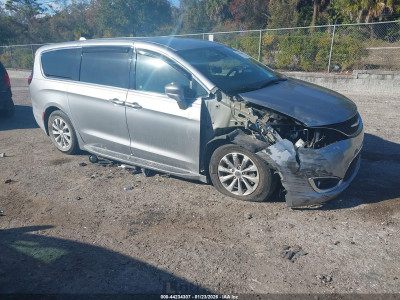 Chrysler Pacifica 2018 2C4RC1FG2JR115747