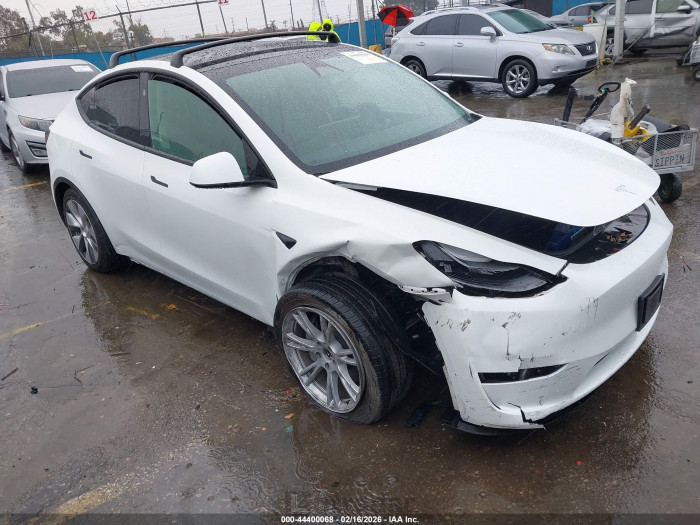 Tesla Model y 2023 VIN 7SAYGAEE8PF815571