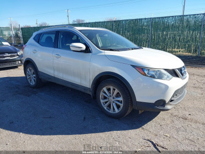 Nissan Rogue 2017 JN1BJ1CP4HW027055